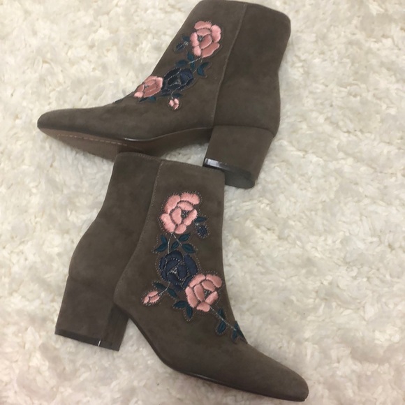 Steve Madden Leather Suede Embroidered Ankle Block Short Heel Ankle Bootie Boots - Picture 2 of 11